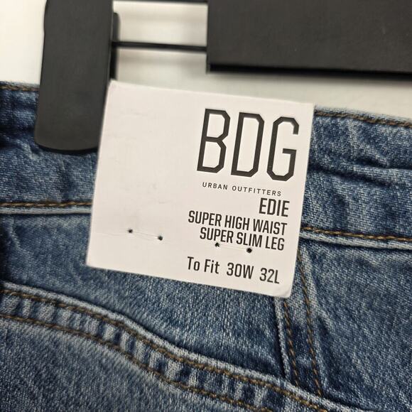 NEW BDG Medium Wash Edie High Rise Super Slim Raw Hem Casual Jeans Size 30 - Picture 7 of 10